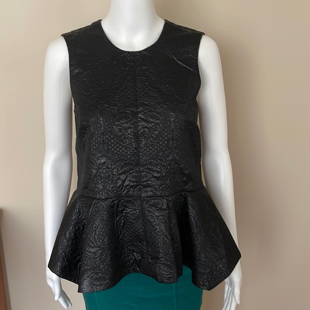 Elizabeth and James Peplum Sleeveless Top. Sz small.